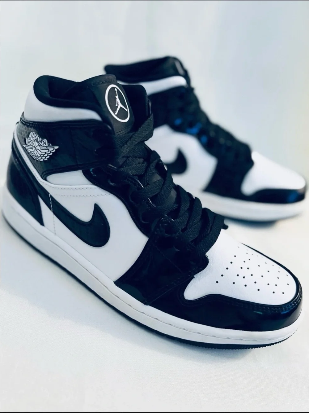 Jordan 1 Mid ‘Carbon Fiber Black/White Sneakers